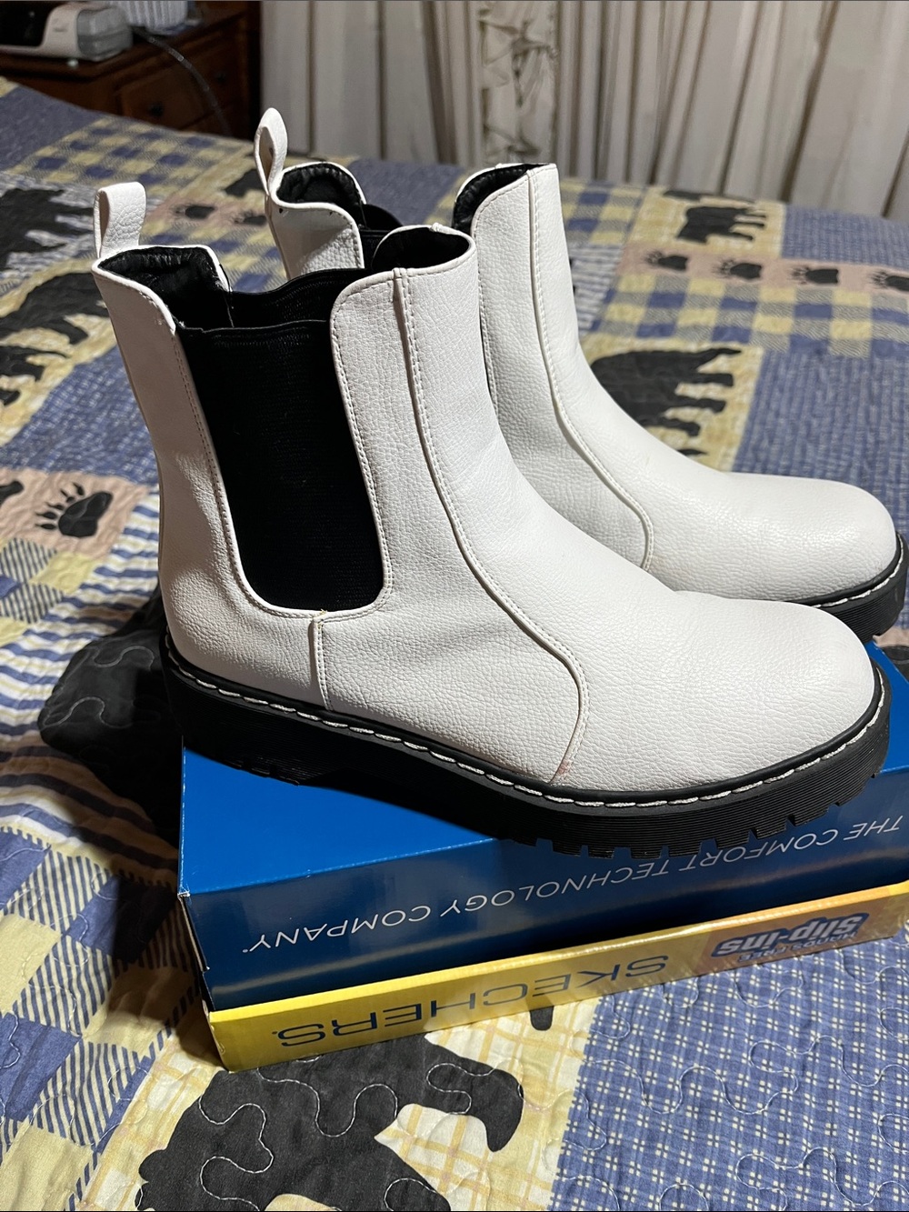 Women’s White Leather Chelsea Chukka Boots with Black Elastic